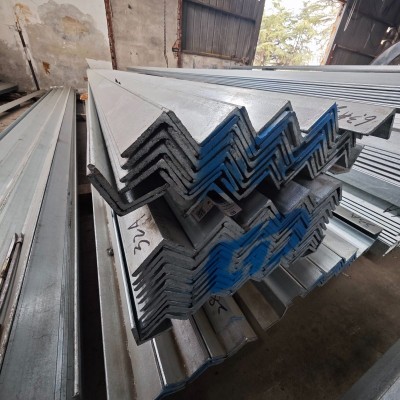 镀锌角钢等边角铁-6.3号63*63*4.5mm-镀锌角钢厂家-镀锌角钢报价-镀锌角钢国家标准图2